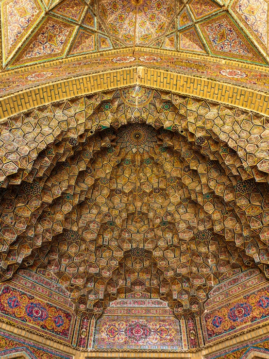 inside view of the ceiling of the royal palace