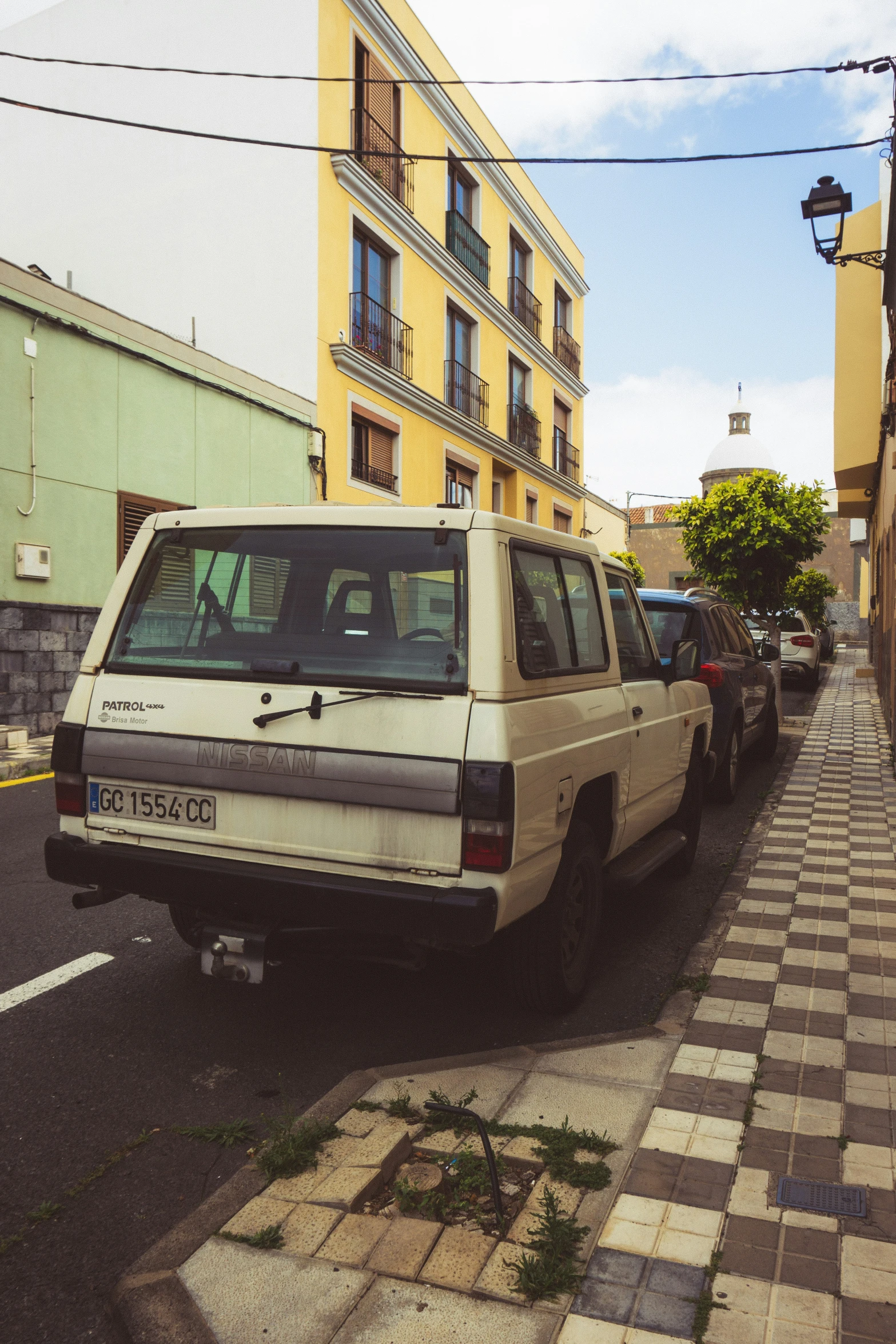 an old car sits in the side walk