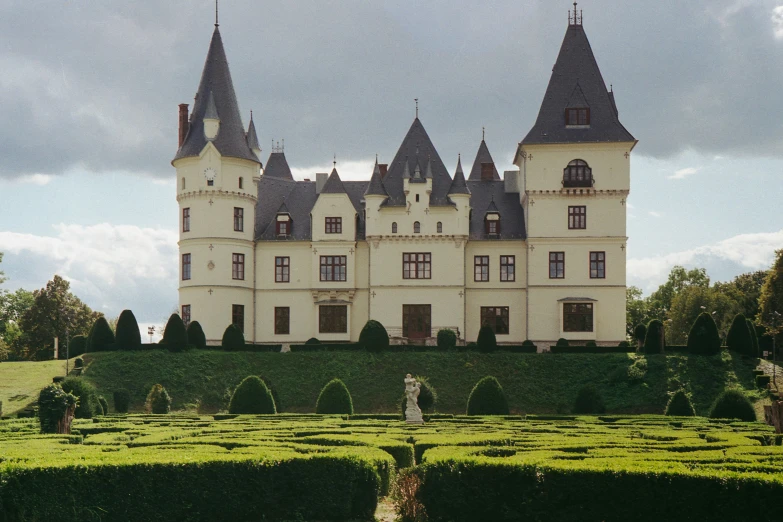 a very big pretty house with some hedges