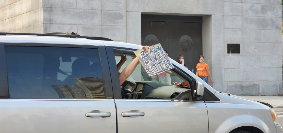 a man that is sitting in the passenger seat of a car