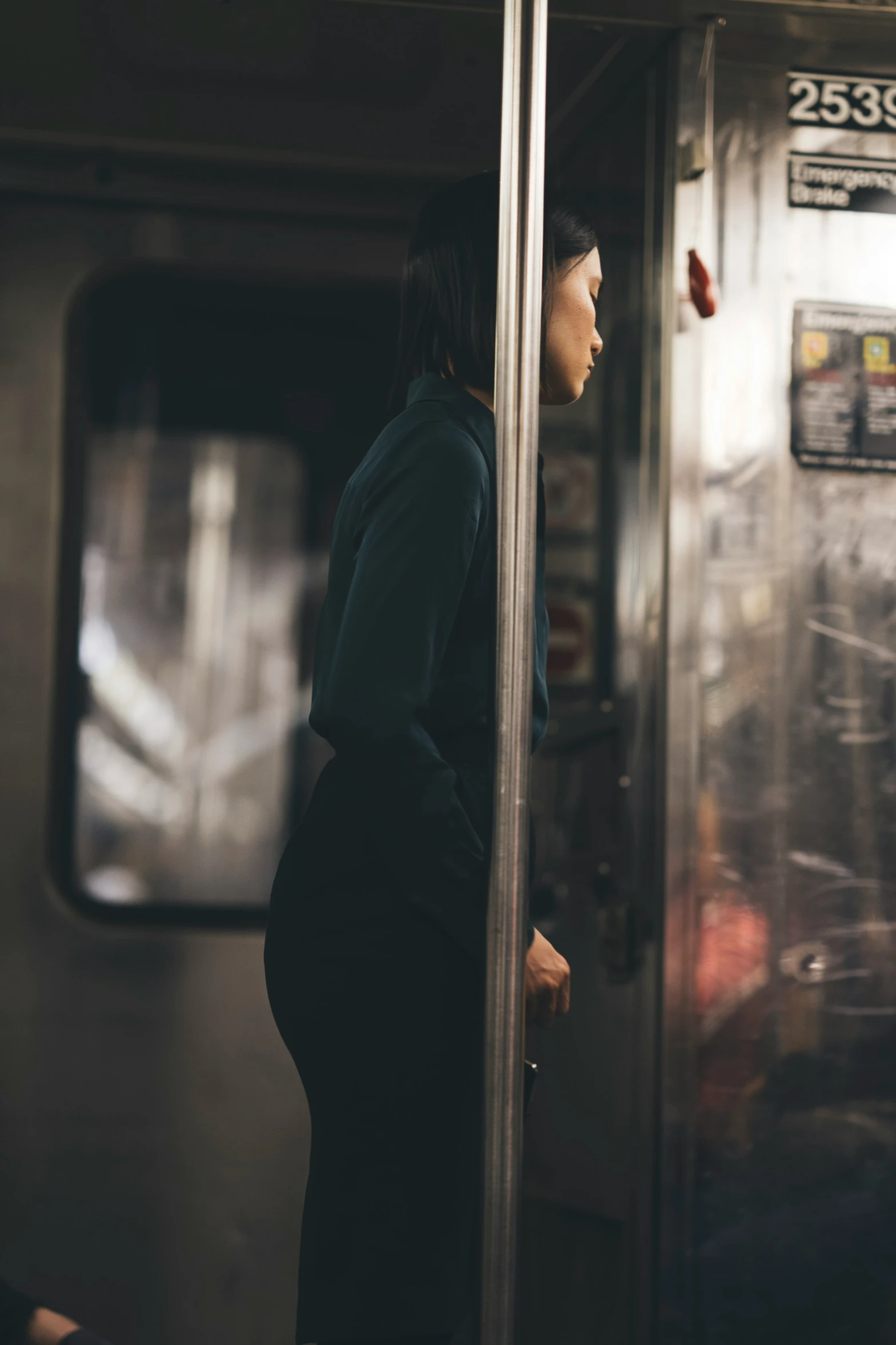 the woman is waiting on the subway train for her train