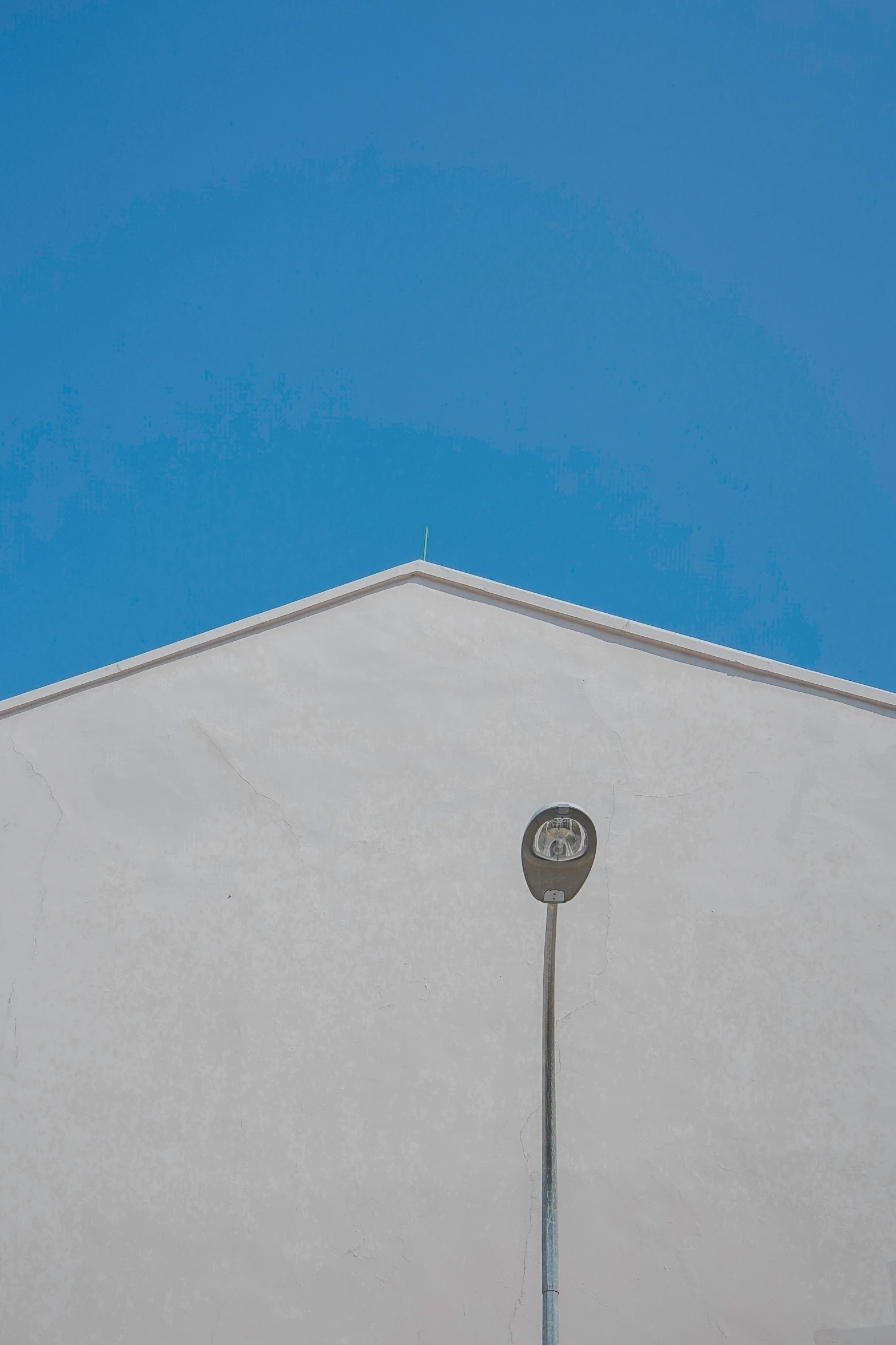 a street light attached to a building