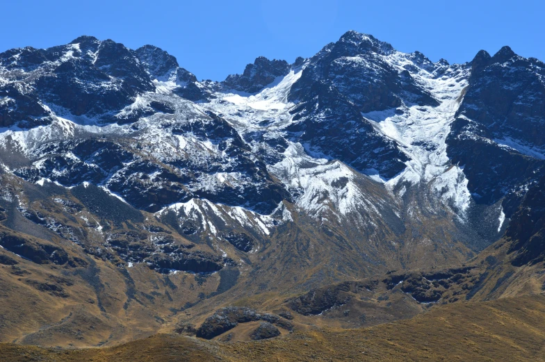 a very pretty view of a very high mountain