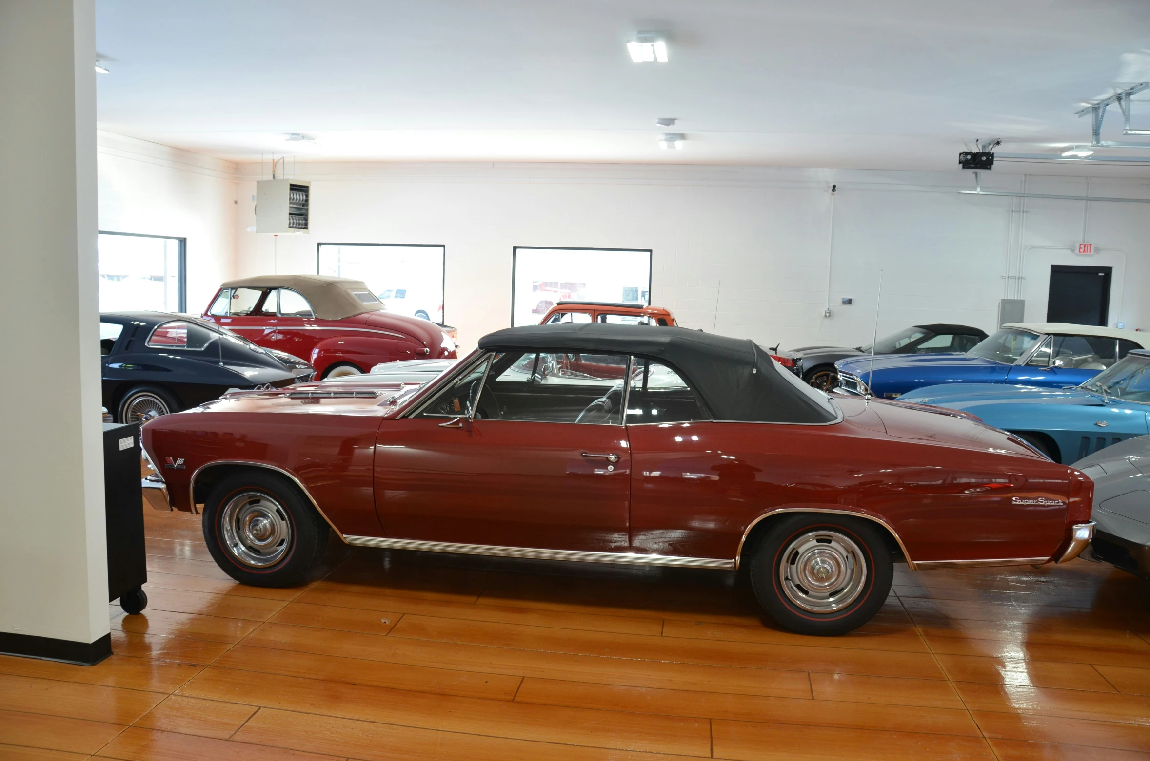 a museum filled with old cars and older ones