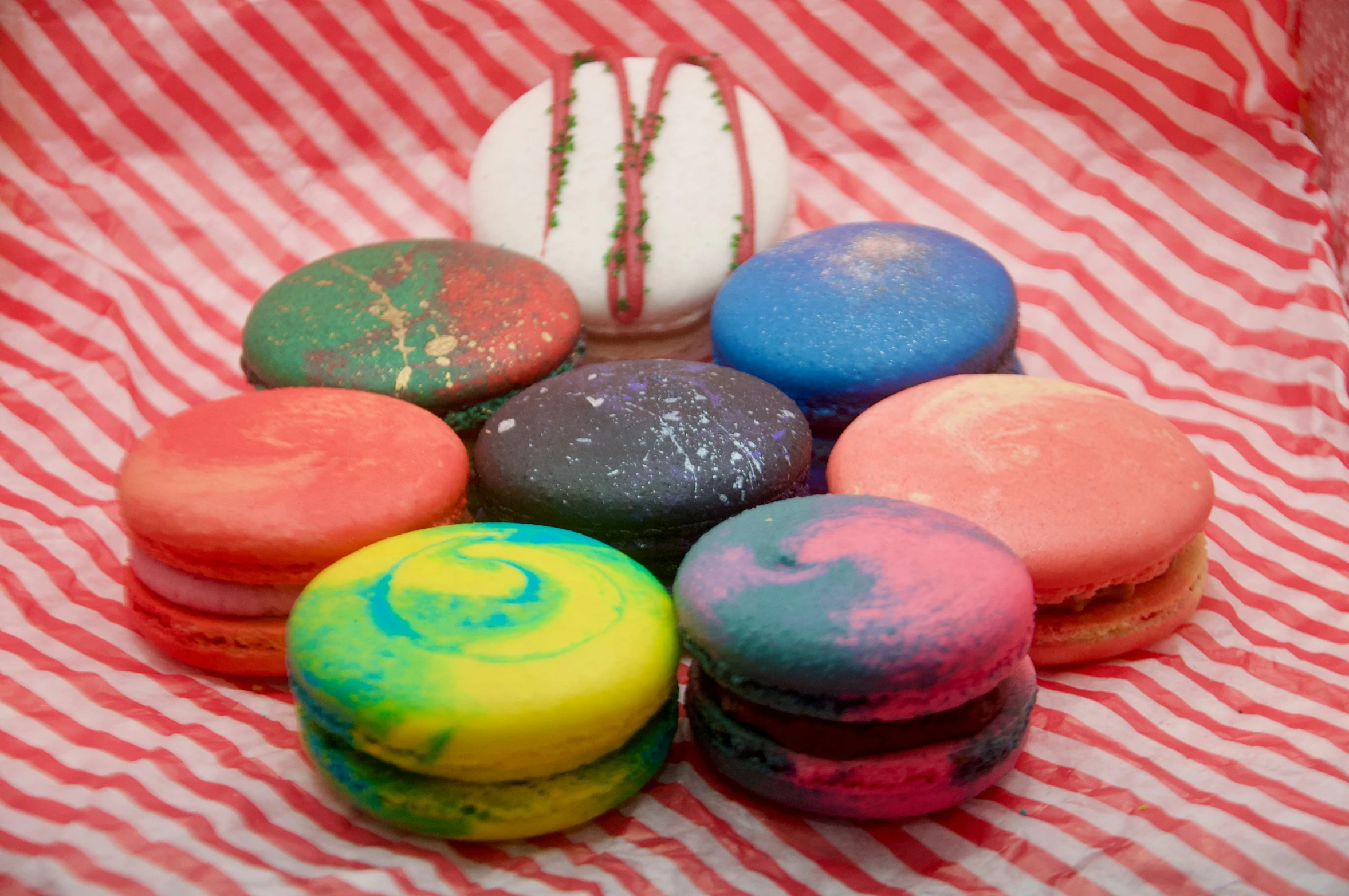 there are macaroons and three other treats on this table