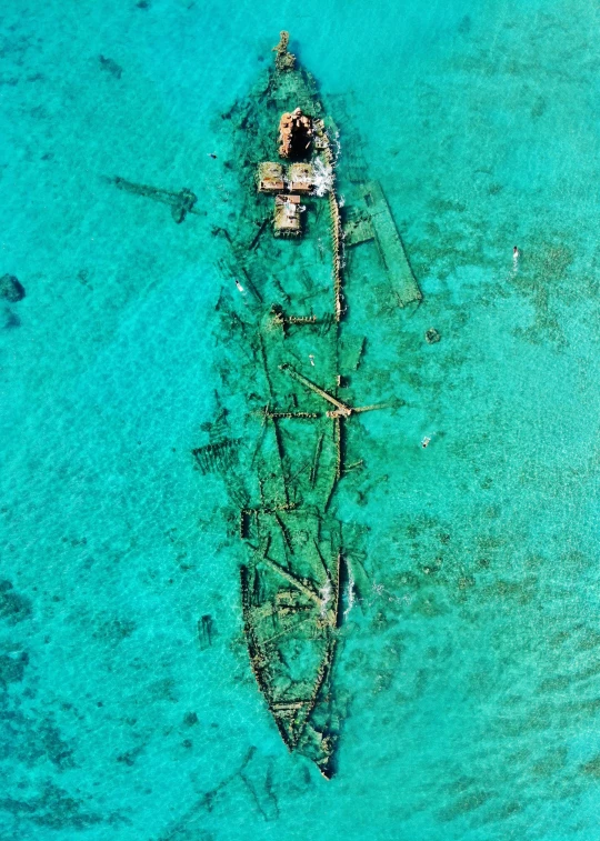 the top view of a boat in the ocean