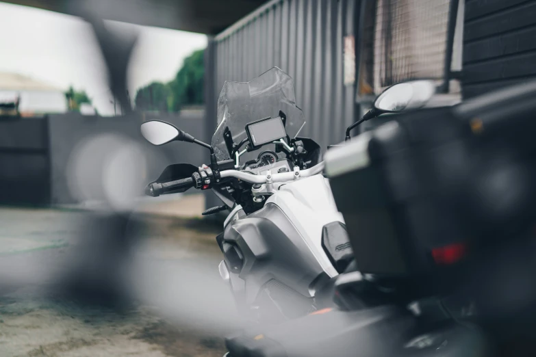 motorcycle is parked next to a building outside