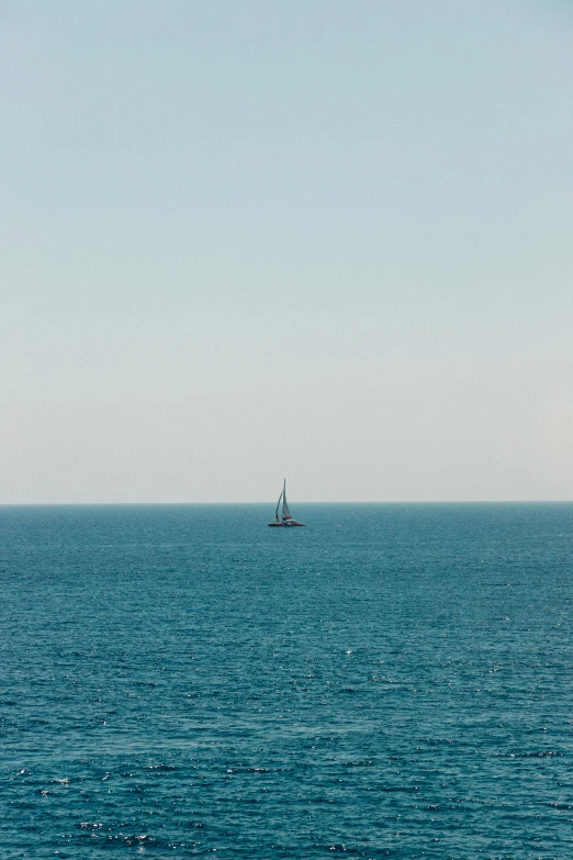 there is a boat in the middle of the ocean