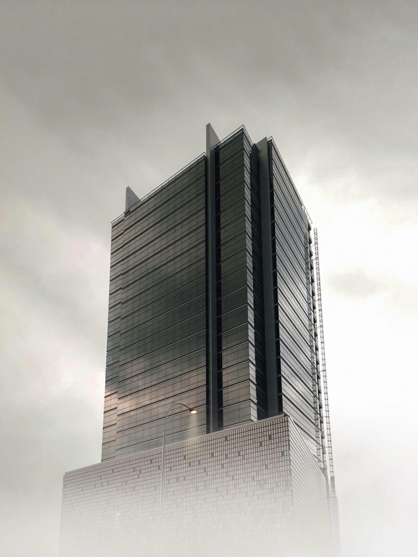 the high rise building has been designed in the design of the modern skyscr