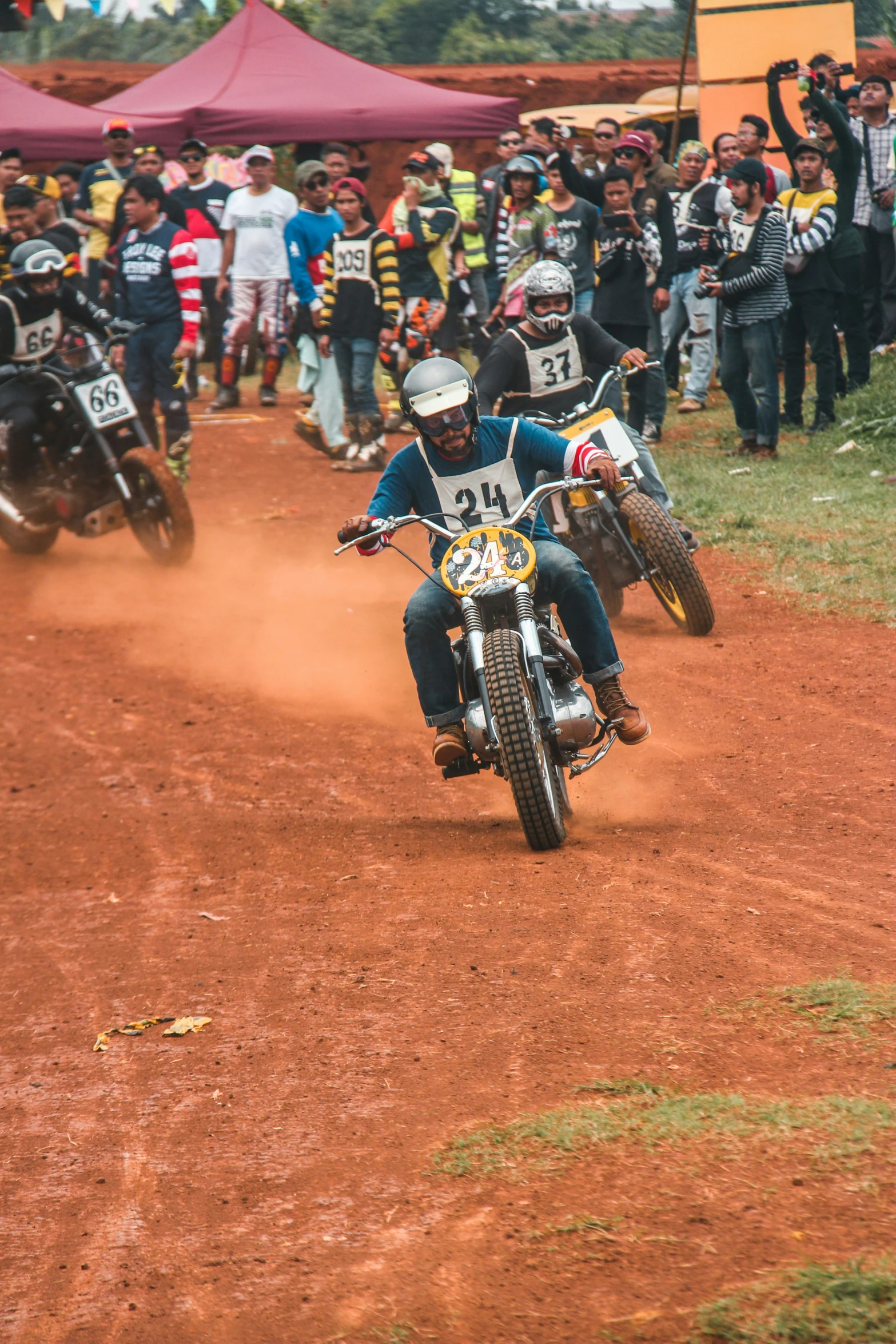 there are two dirt bike racers in the middle of a race