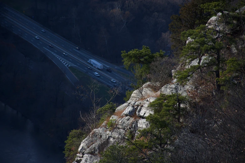 a highway is on a hilly mountain near some trees