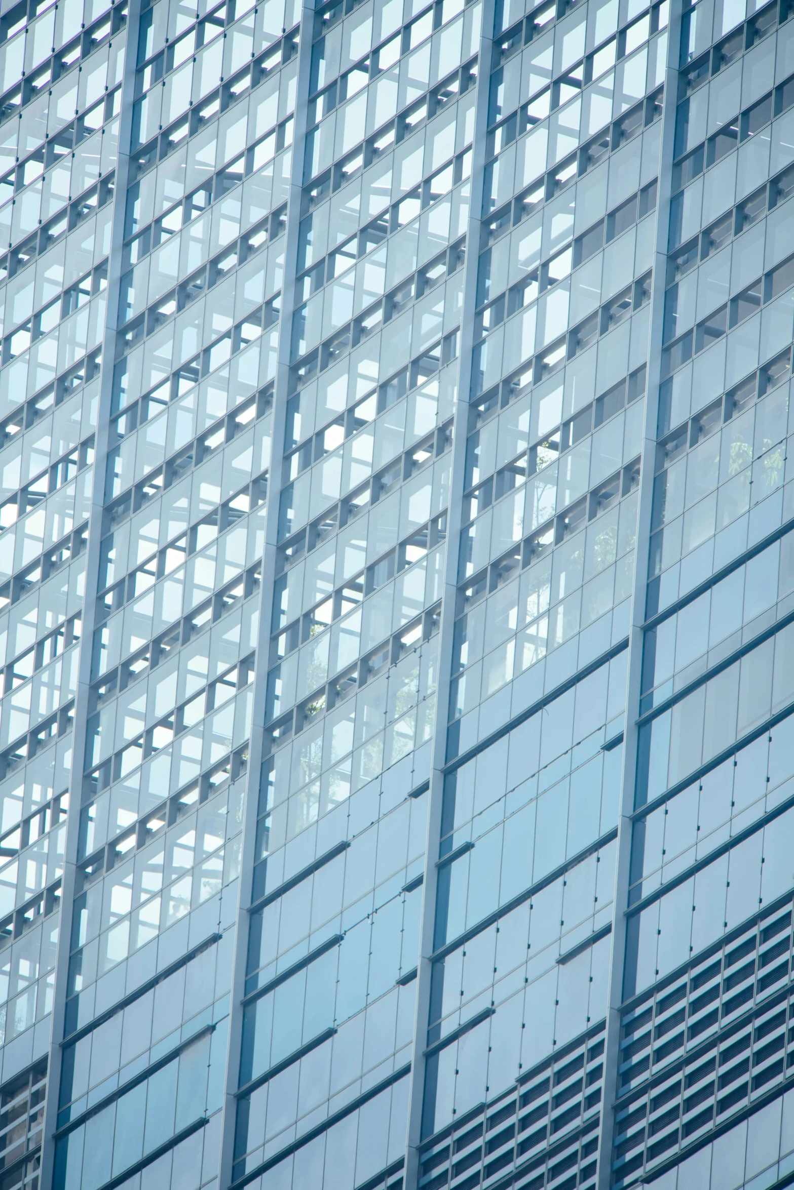 a very large modern looking building in the city