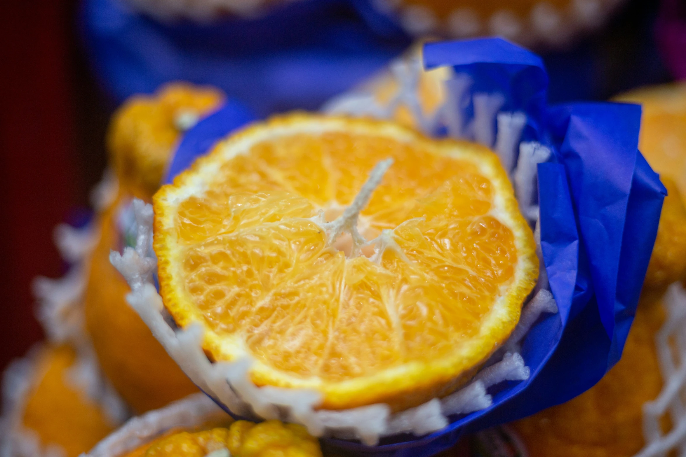 the orange slices are peeled and placed in the basket