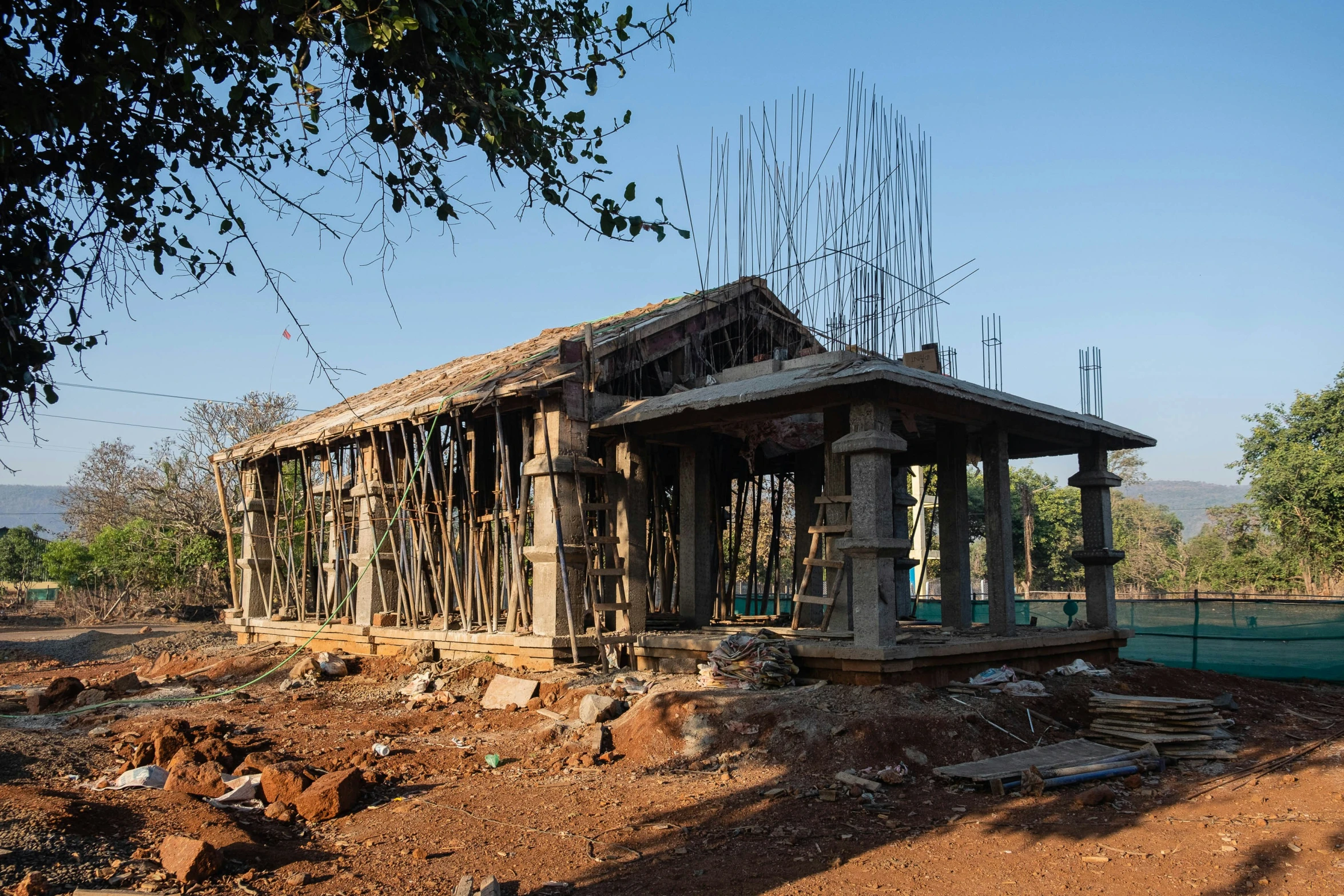 an old building is under construction in the dirt