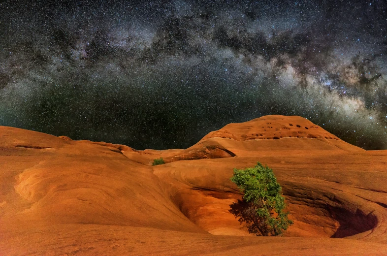 some very big beautiful looking rocks under the sky