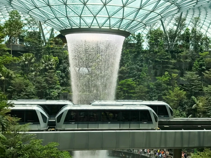 a water fountain filled with lots of traffic