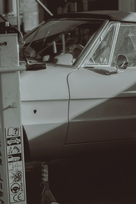 an old car sits at the back of a building