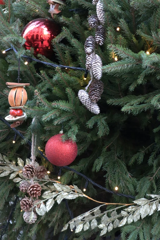 a close up of ornaments hanging from a christmas tree