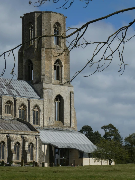 there is a large building with a tower