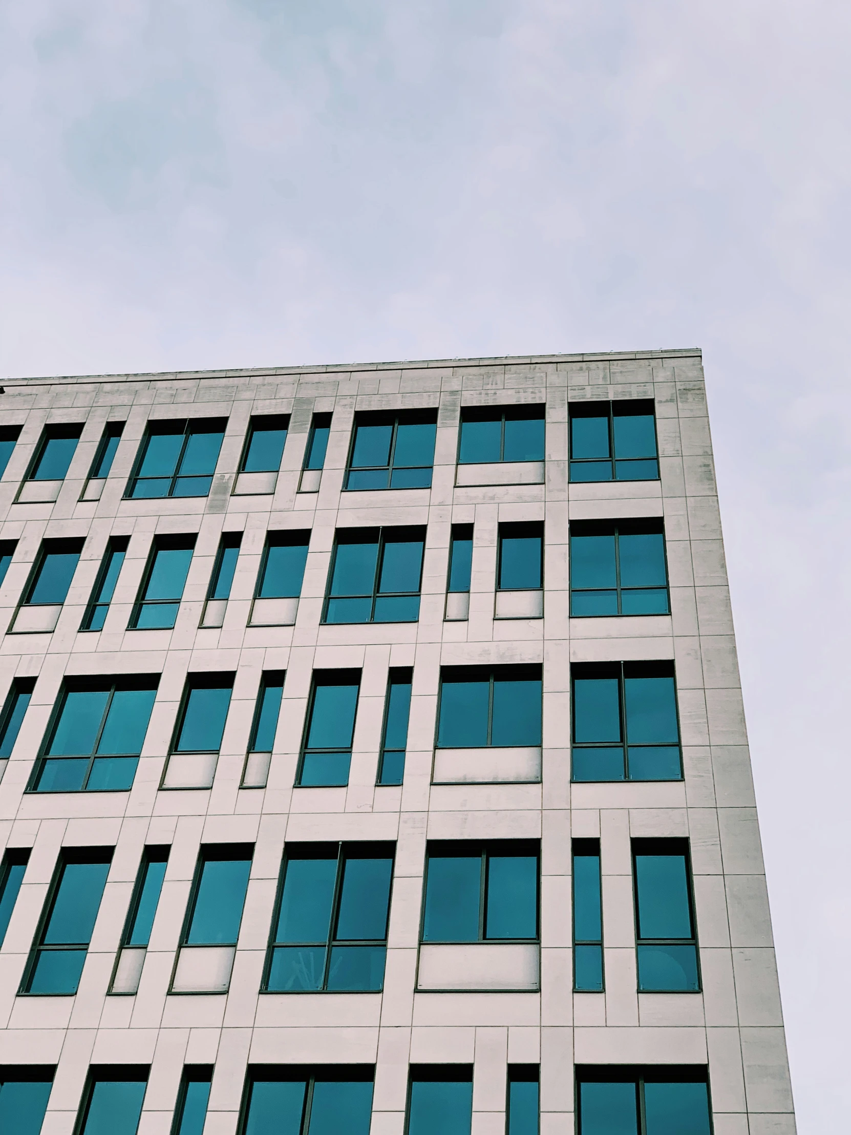 the top of a building with many windows