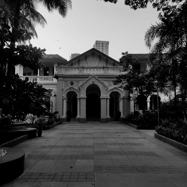 there is an older building surrounded by a walkway