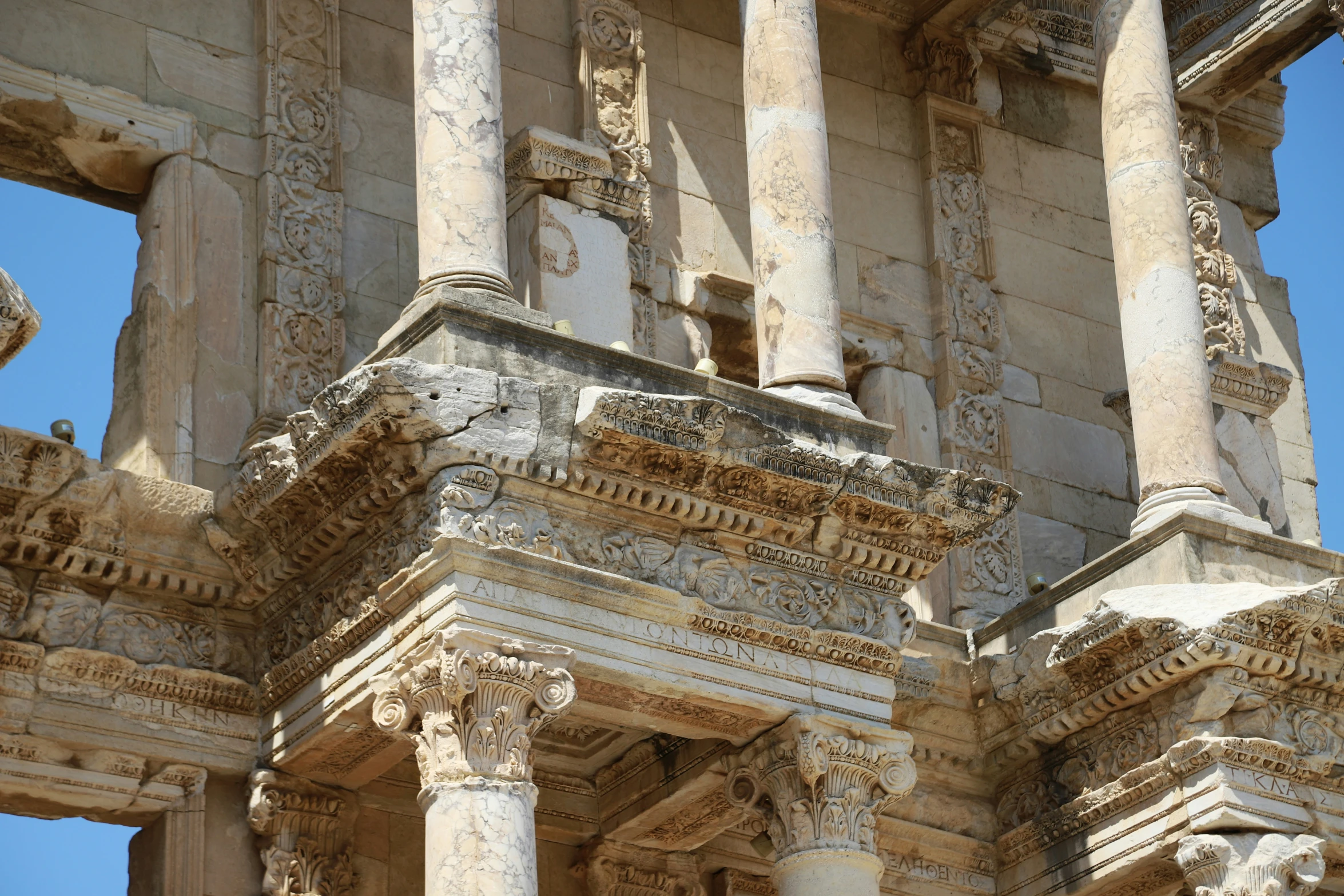 an old building with several columns built into it