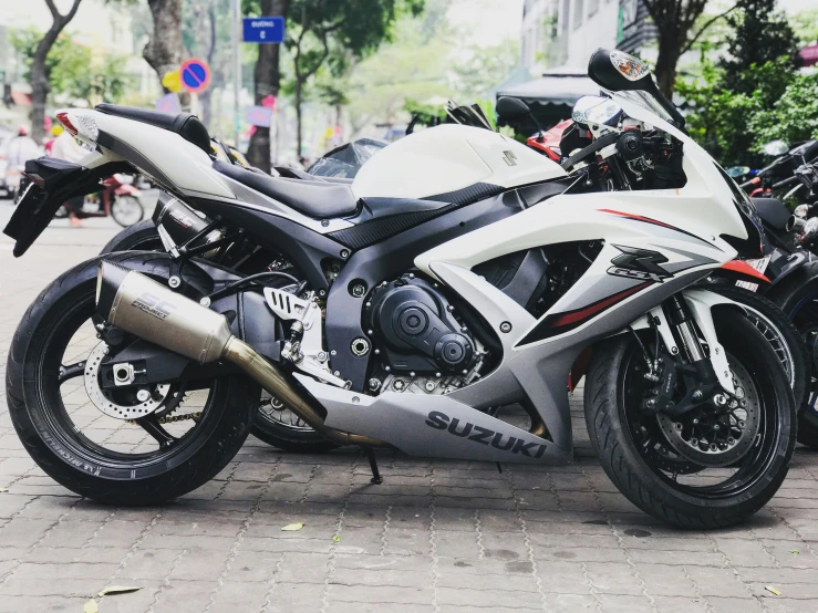 the two motorcycles are parked together on the street