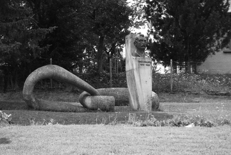 an old sculpture of a bear laying on a wooden log