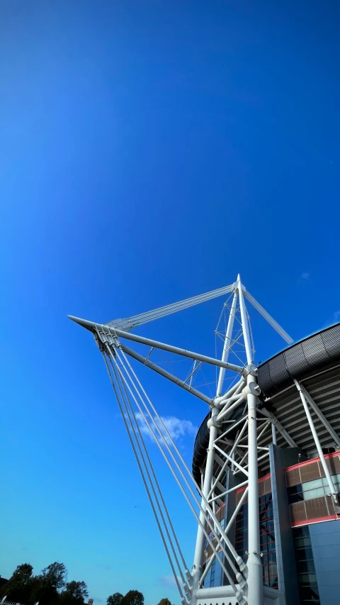 a tall white structure with lots of white and black spikes