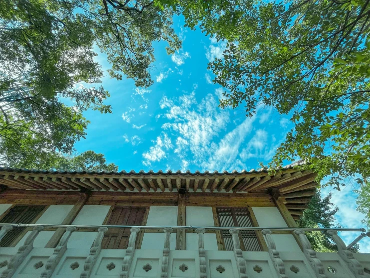 the sky over the roof of a building