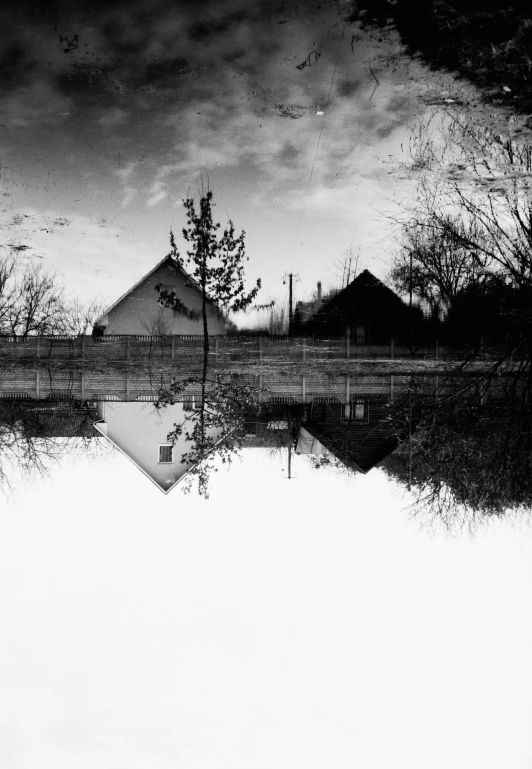 an image of some water in black and white