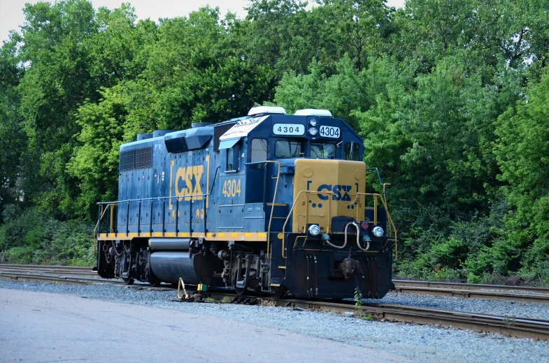 a train engine pulling its cars behind it down a track