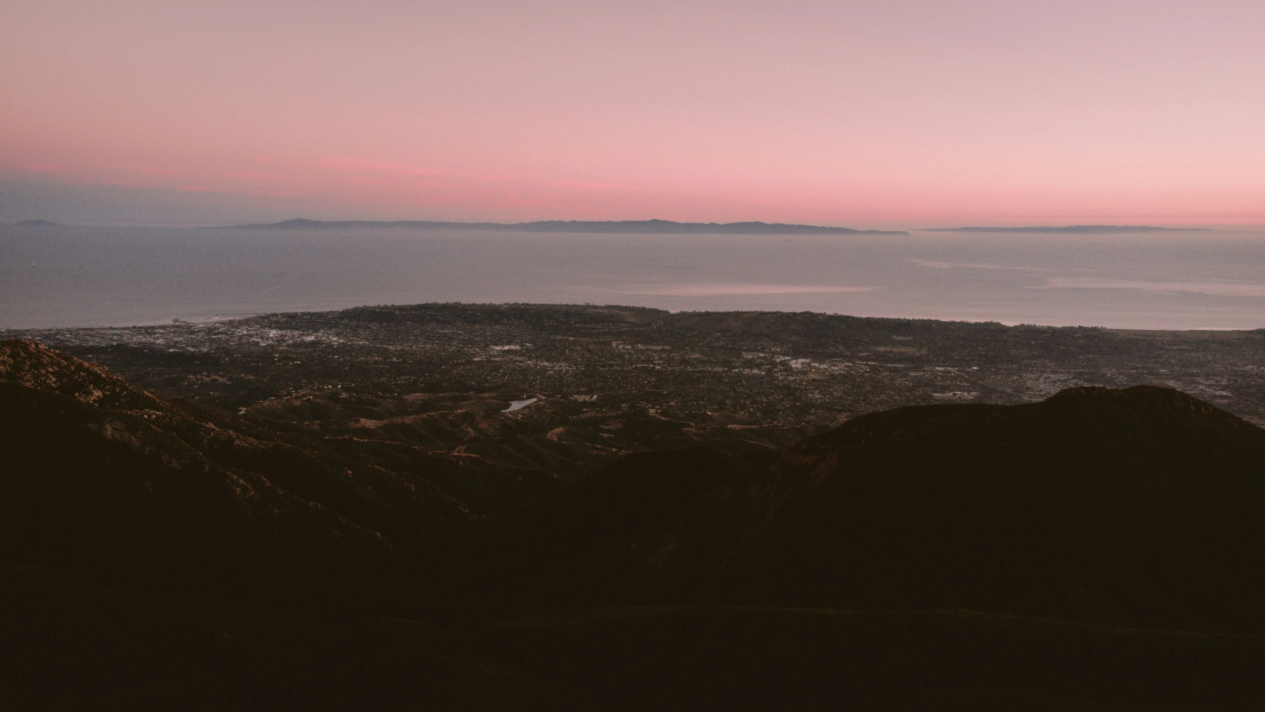 a lone airplane is flying over a mountain