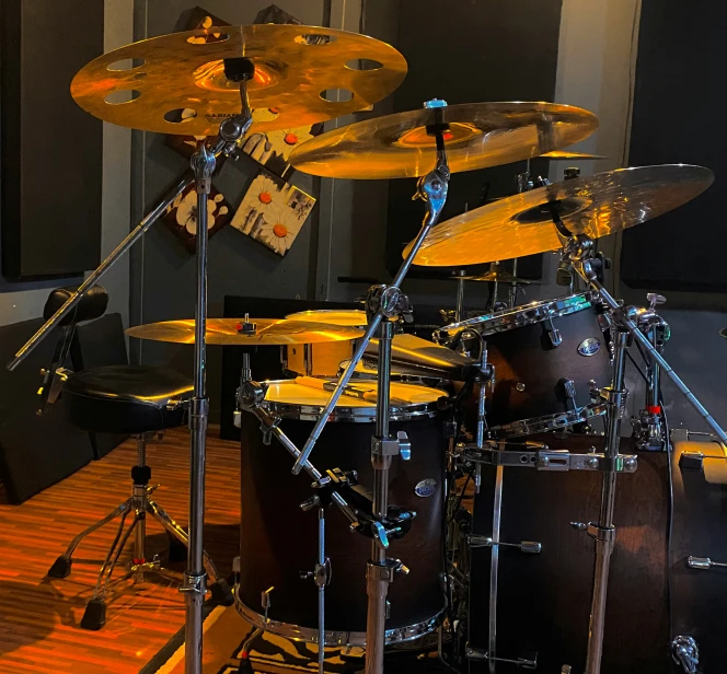 a set of drums and cyls are displayed in the recording studio