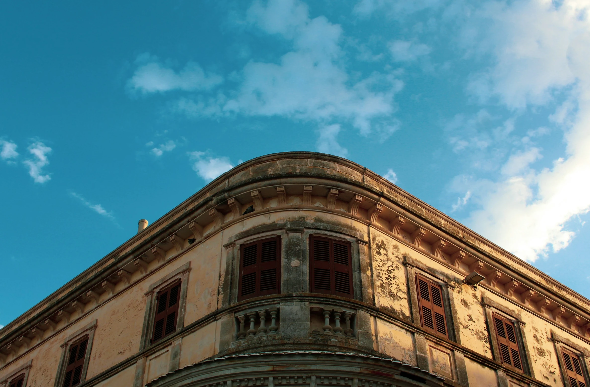 a large old building with many windows in the sky