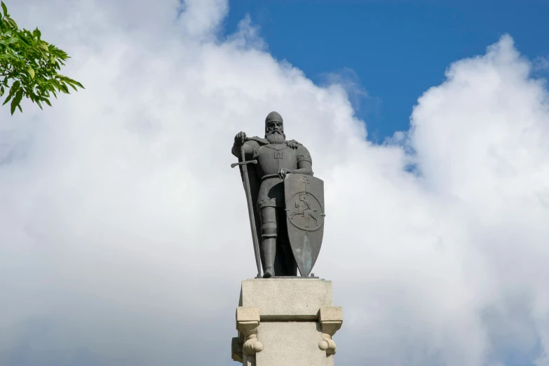 a statue of a man is sitting on top of the pillar