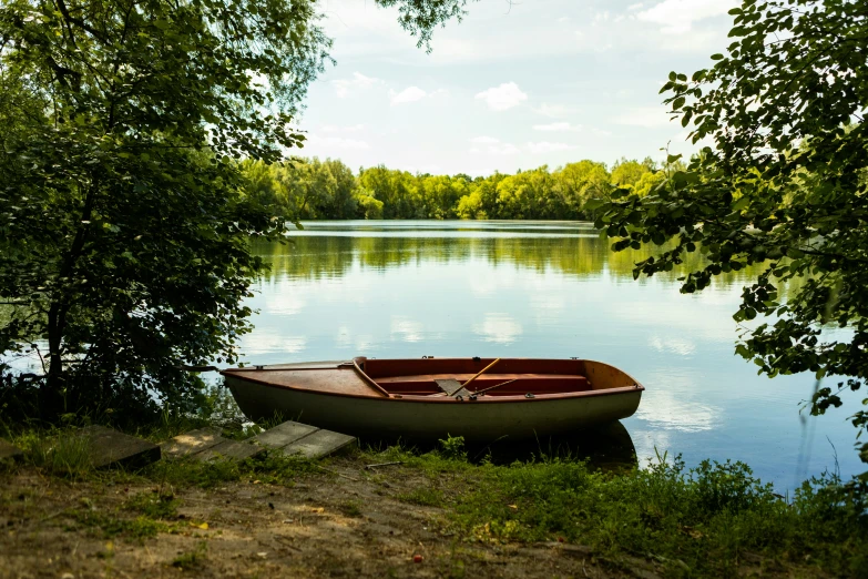 the canoe sits at the shore and is moored