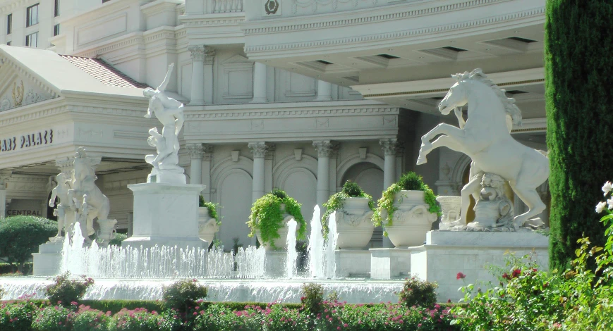 the fountains are sitting near the building on top of it