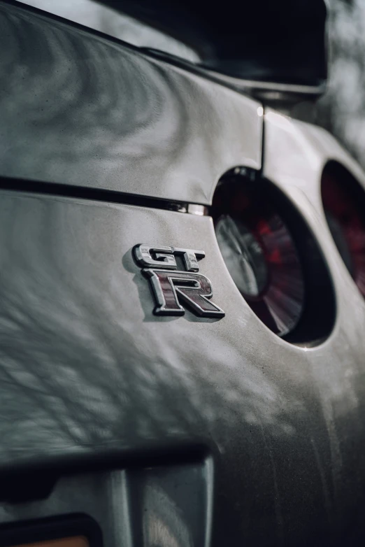 a po of the hood emblem on a sports car