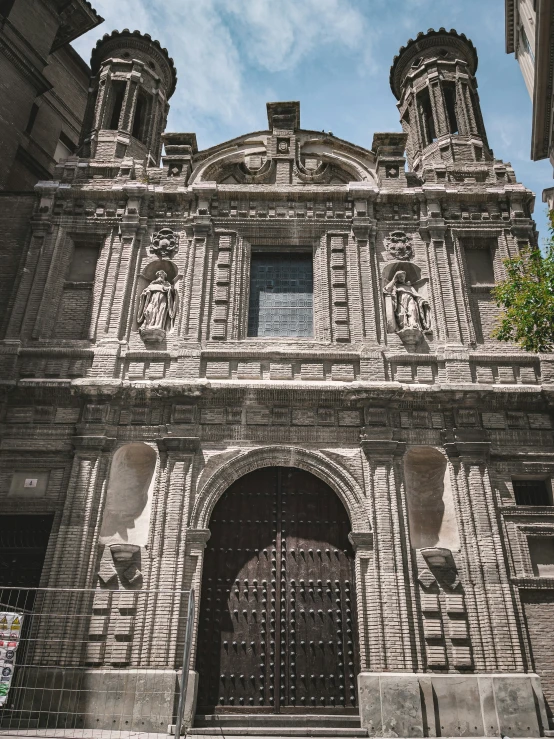 an old building with many arches and arches on it