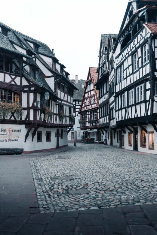 old houses are lined up next to each other