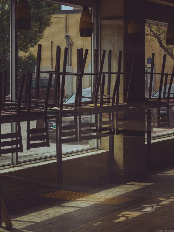 empty chairs and other benches sit outside of the window