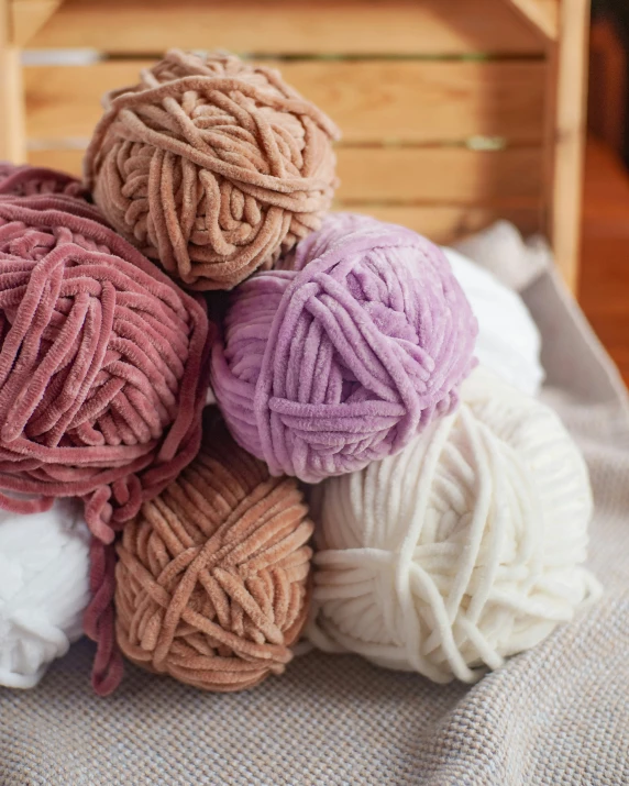 yarn balls are piled together in an arrangement