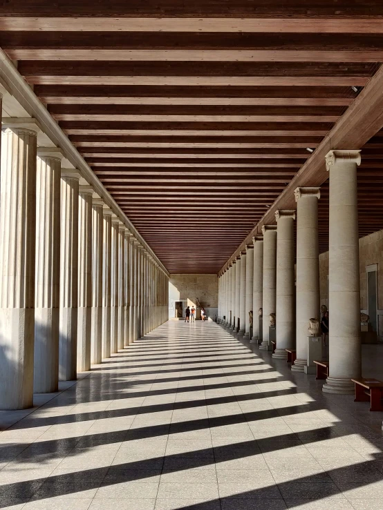 the large hallway in the building has many columns