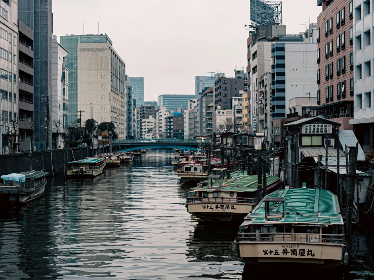 there are many small boats that are docked in this canal