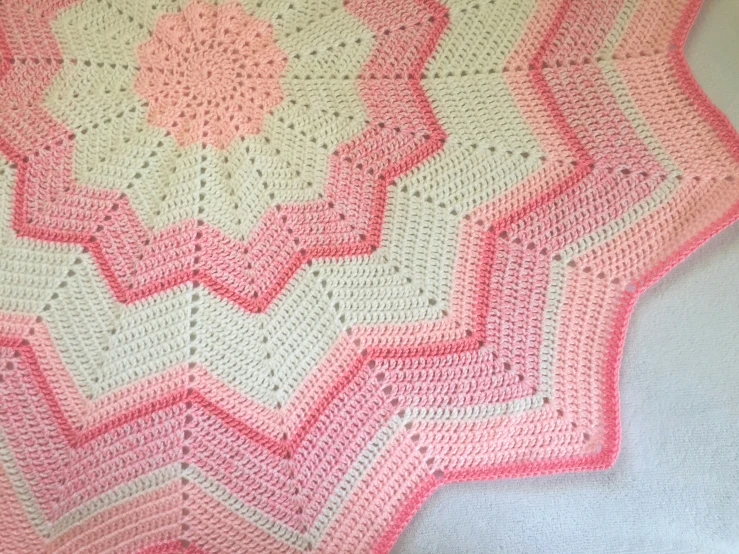 there is a pink and white blanket that looks like a granny granny