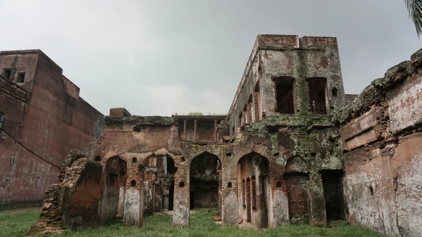 the ruins of a stone church with vines growing all over the walls