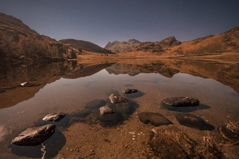 the water and rocks are clear in the night