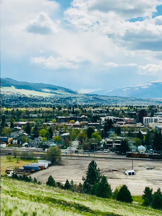 this is a town nestled between mountains and plains