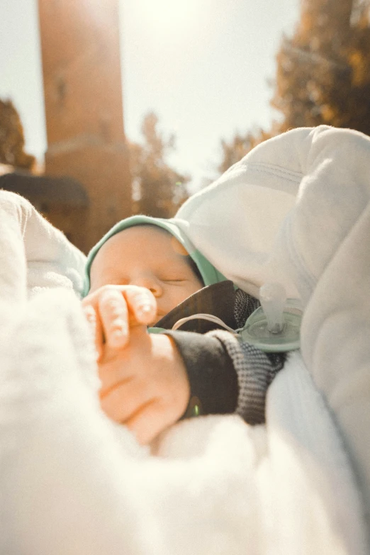 the young child is holding on to her mother's arm